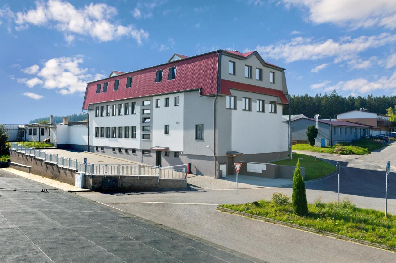 Ala Hotel Bystrice nad Pernstejnem Exterior foto